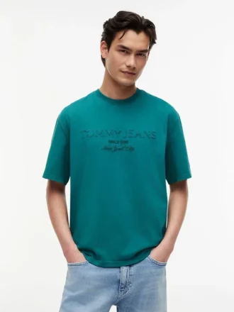 Tommy Jeans T-shirt med slitet logo