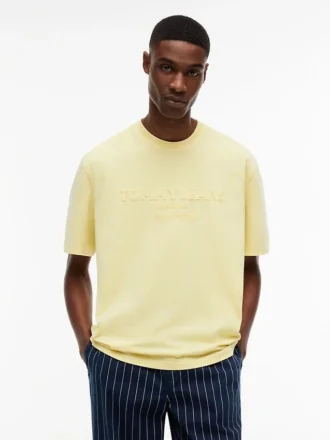 tommy jeans t shirt med slitet logo 1 6 330x440 - Tommy Jeans T-shirt med slitet logo