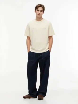 Tommy Jeans T-shirt med slitet logo