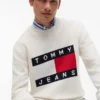 Tommy Jeans tröja med flagglogo och rund hals Tommy Jeans tröja med flagglogo och rund hals