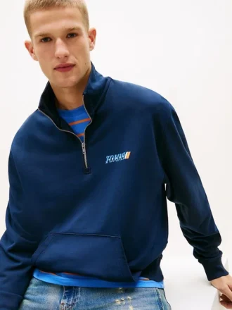 Tommy Jeans-tröja med logotyp och kvartslång dragkedja