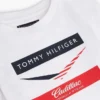 Tommy x Cadillac F1® Team Chevron T-shirt för barn Tommy x Cadillac F1® Team Chevron T-shirt för barn