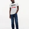 Tommy x Cadillac F1® Team Chevron T-shirt för barn Tommy x Cadillac F1® Team Chevron T-shirt för barn