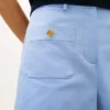 Twillshorts med guldknappar och fickor Twillshorts med guldknappar och fickor