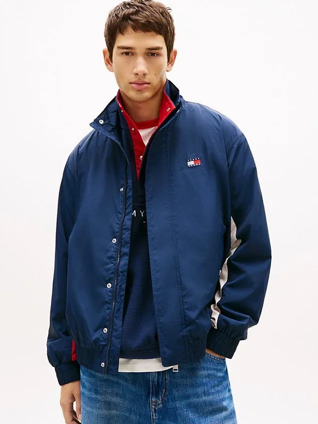 Vattenavvisande jacka med Tommy Jeans-logotyp Vattenavvisande jacka med Tommy Jeans-logotyp