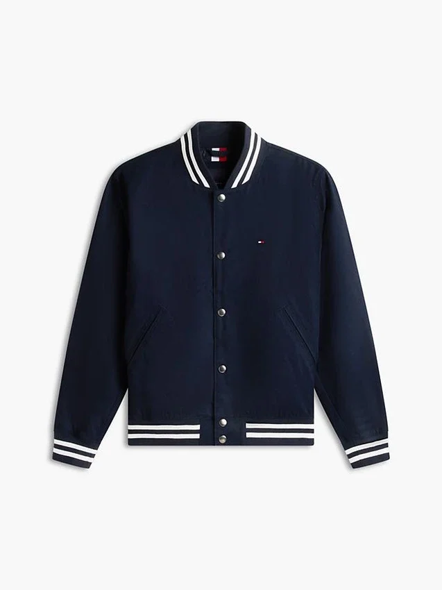 Vattenavvisande varsityjacka med flagglogo Vattenavvisande varsityjacka med flagglogo